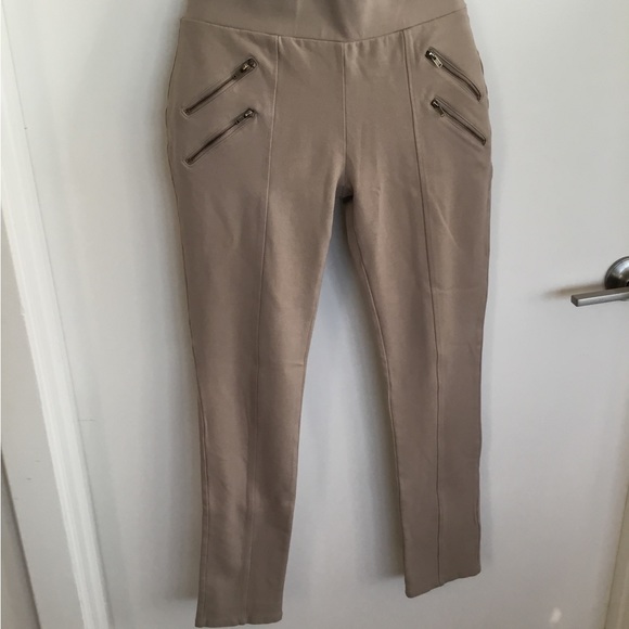 Chocolate U.S.A.  Stretch Cream Leggings Size Large $ 25 - Picture 2 of 8